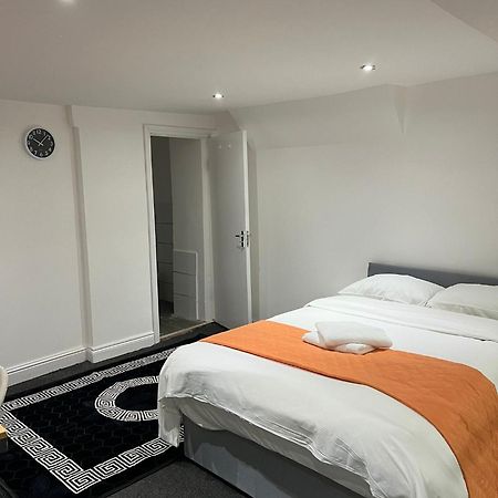 Appartamento Starlet Manor Park Londra Esterno foto
