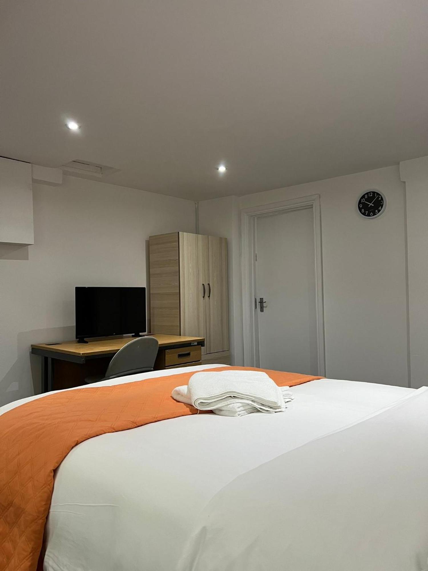 Appartamento Starlet Manor Park Londra Esterno foto