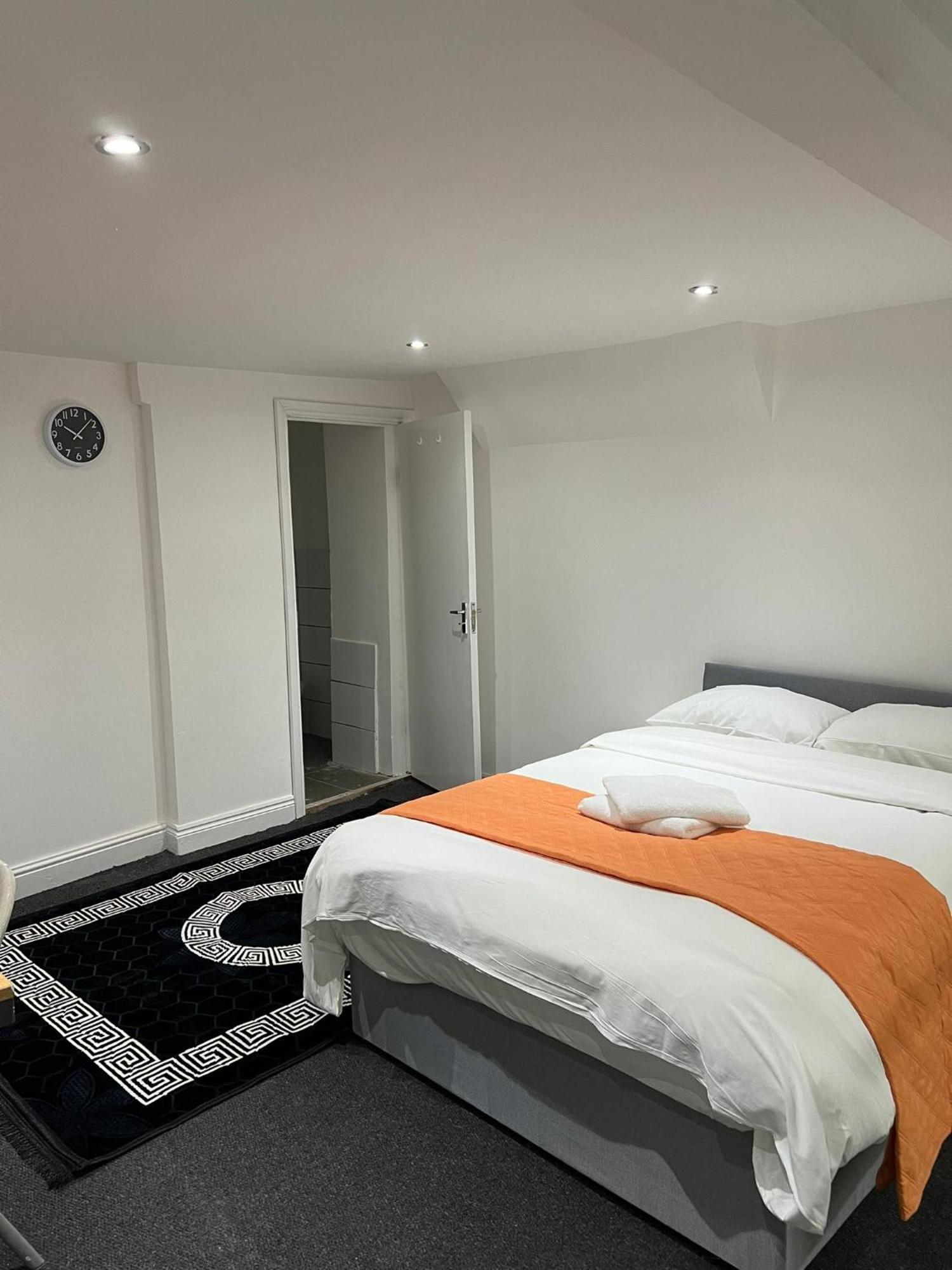 Appartamento Starlet Manor Park Londra Esterno foto