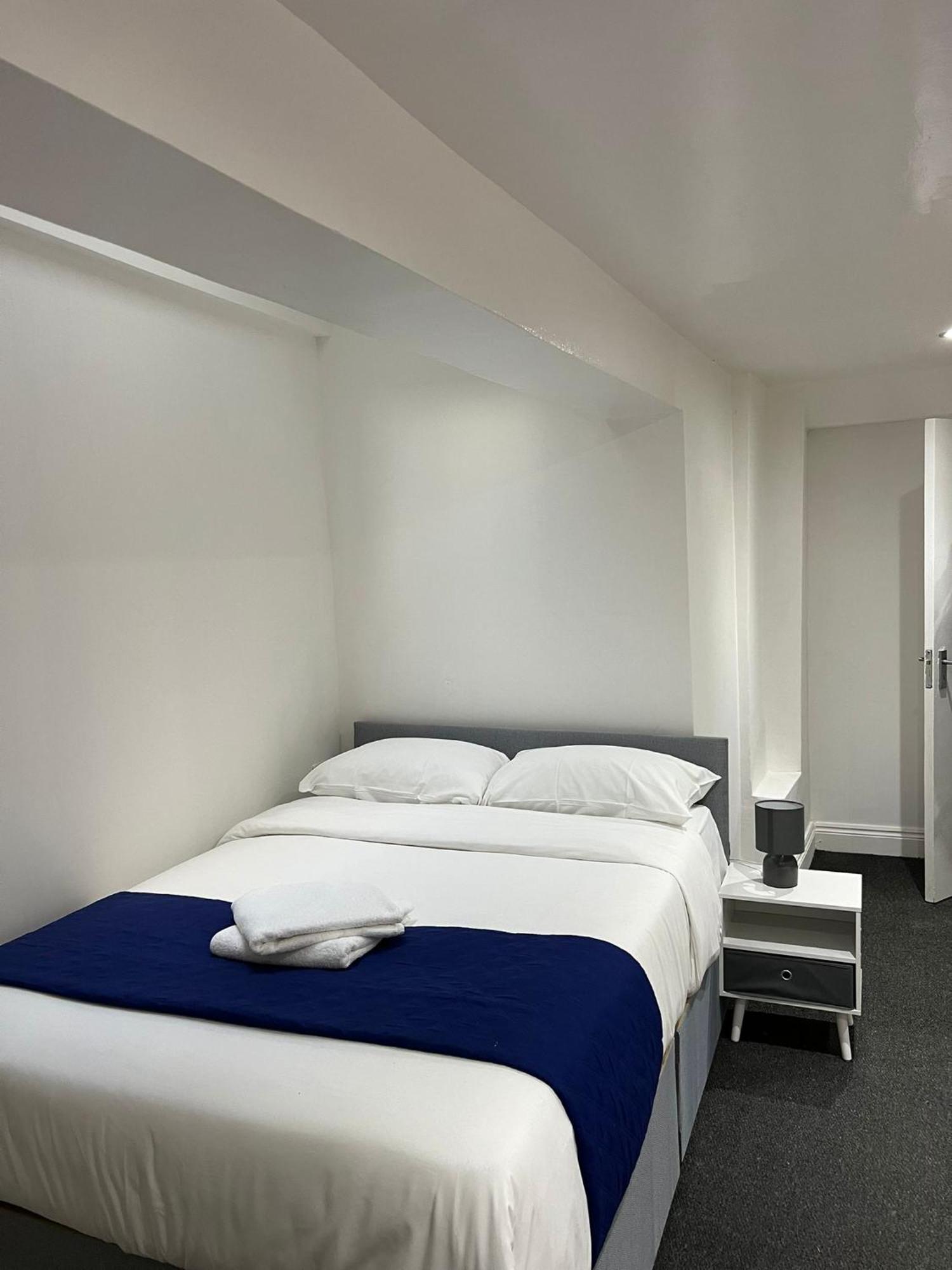 Appartamento Starlet Manor Park Londra Esterno foto