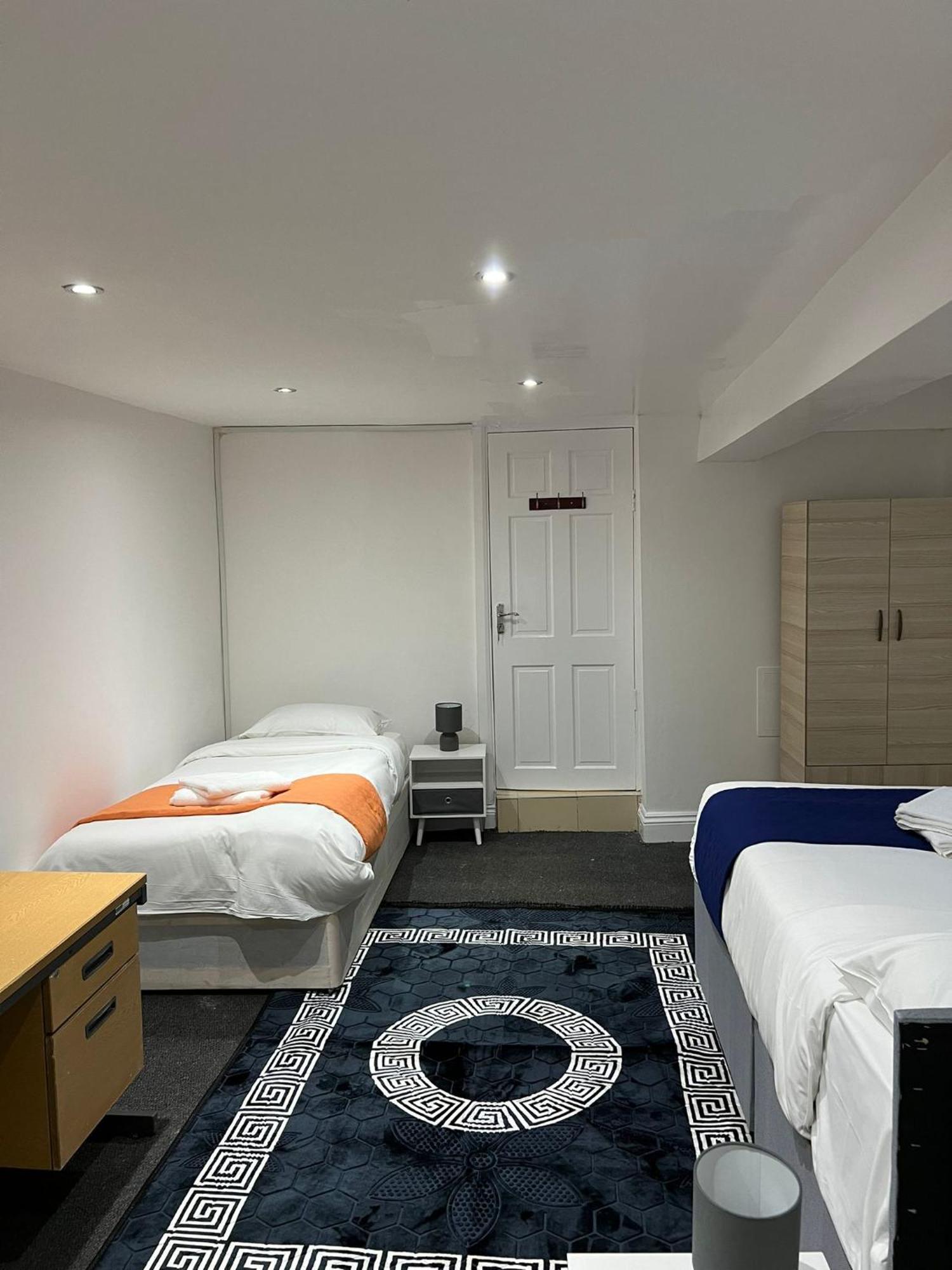 Appartamento Starlet Manor Park Londra Esterno foto