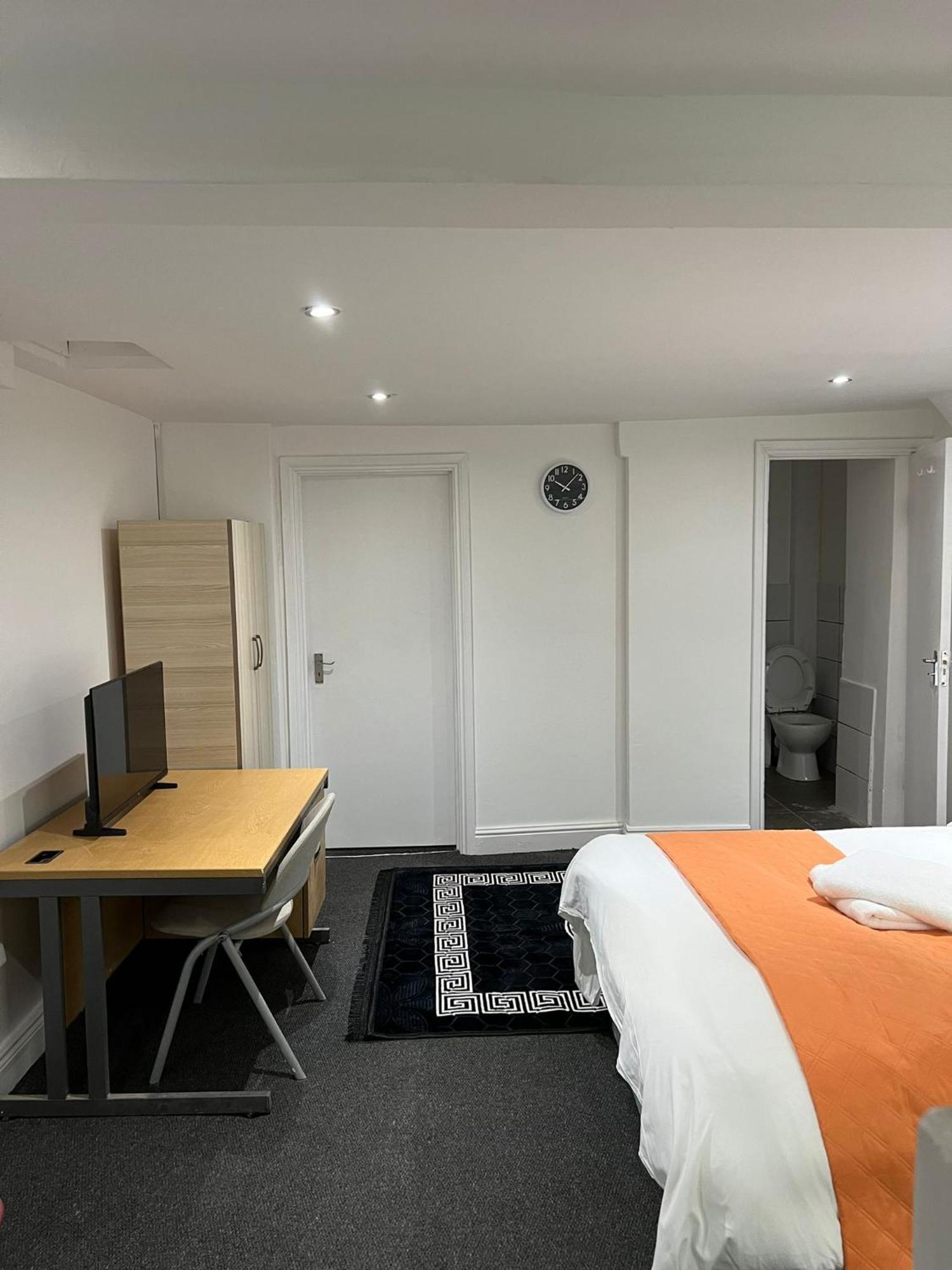 Appartamento Starlet Manor Park Londra Esterno foto